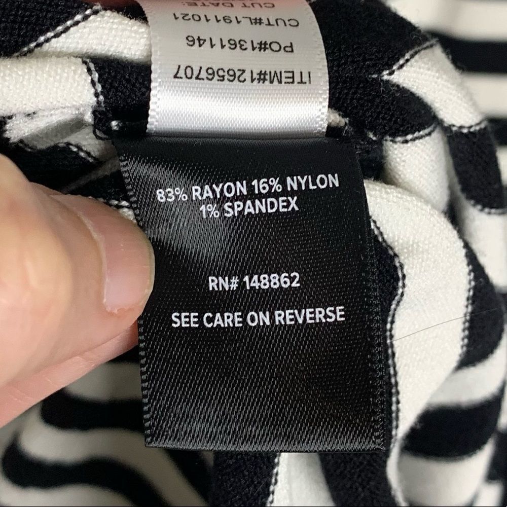 Torrid Black and white stripe sweater knit short sleeve shift dress - Picture 10 of 11